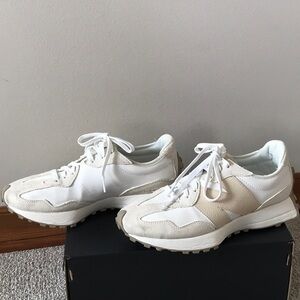 New Balance 327 Sneakers in Linen/Salt